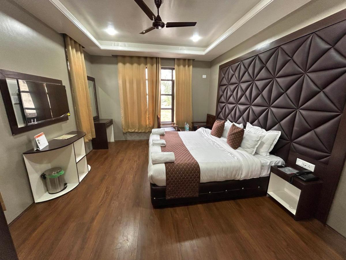 Отель Fair Mount, Airport Road, Humhama Srinagar Экстерьер фото