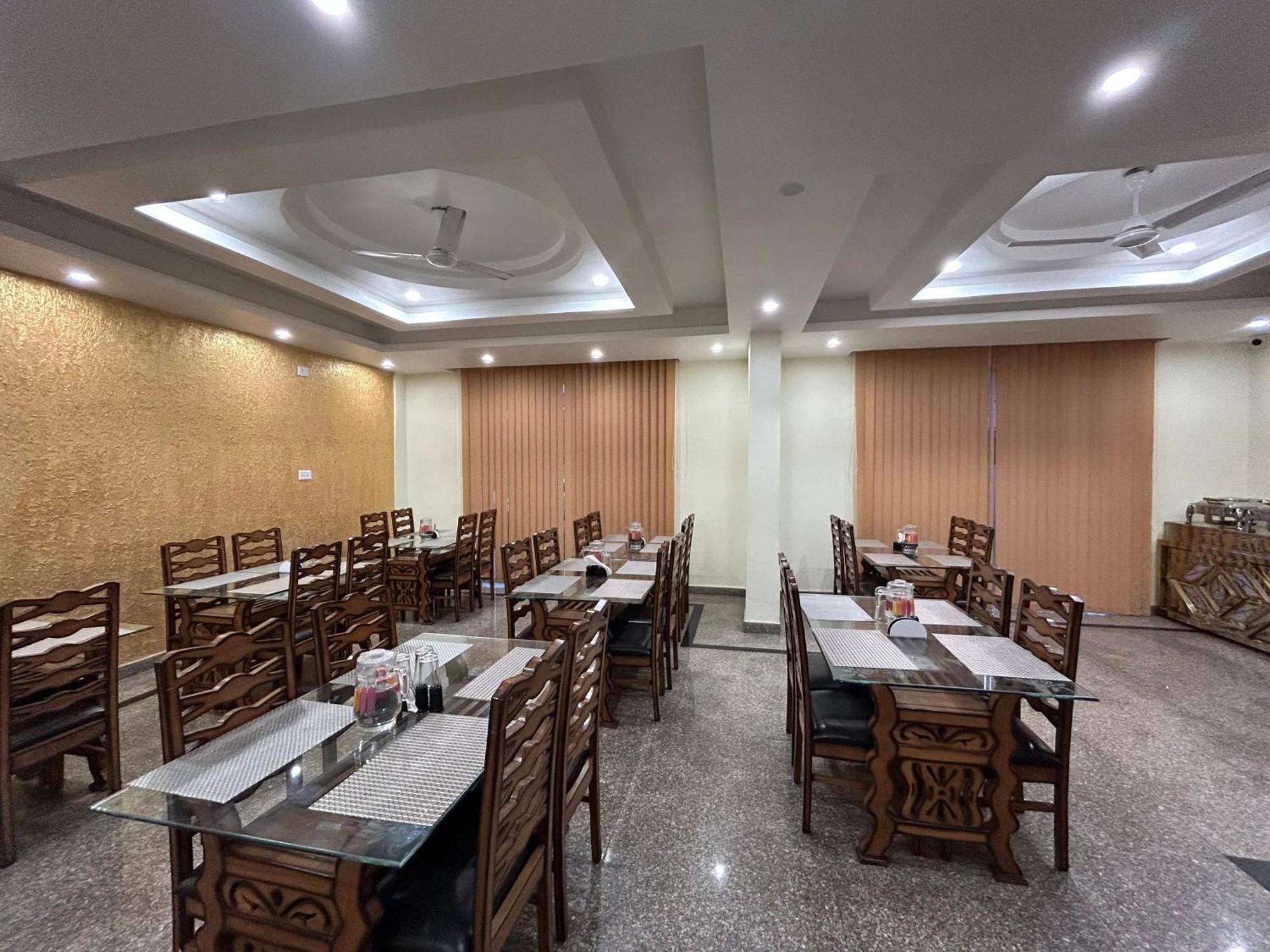 Отель Fair Mount, Airport Road, Humhama Srinagar Экстерьер фото