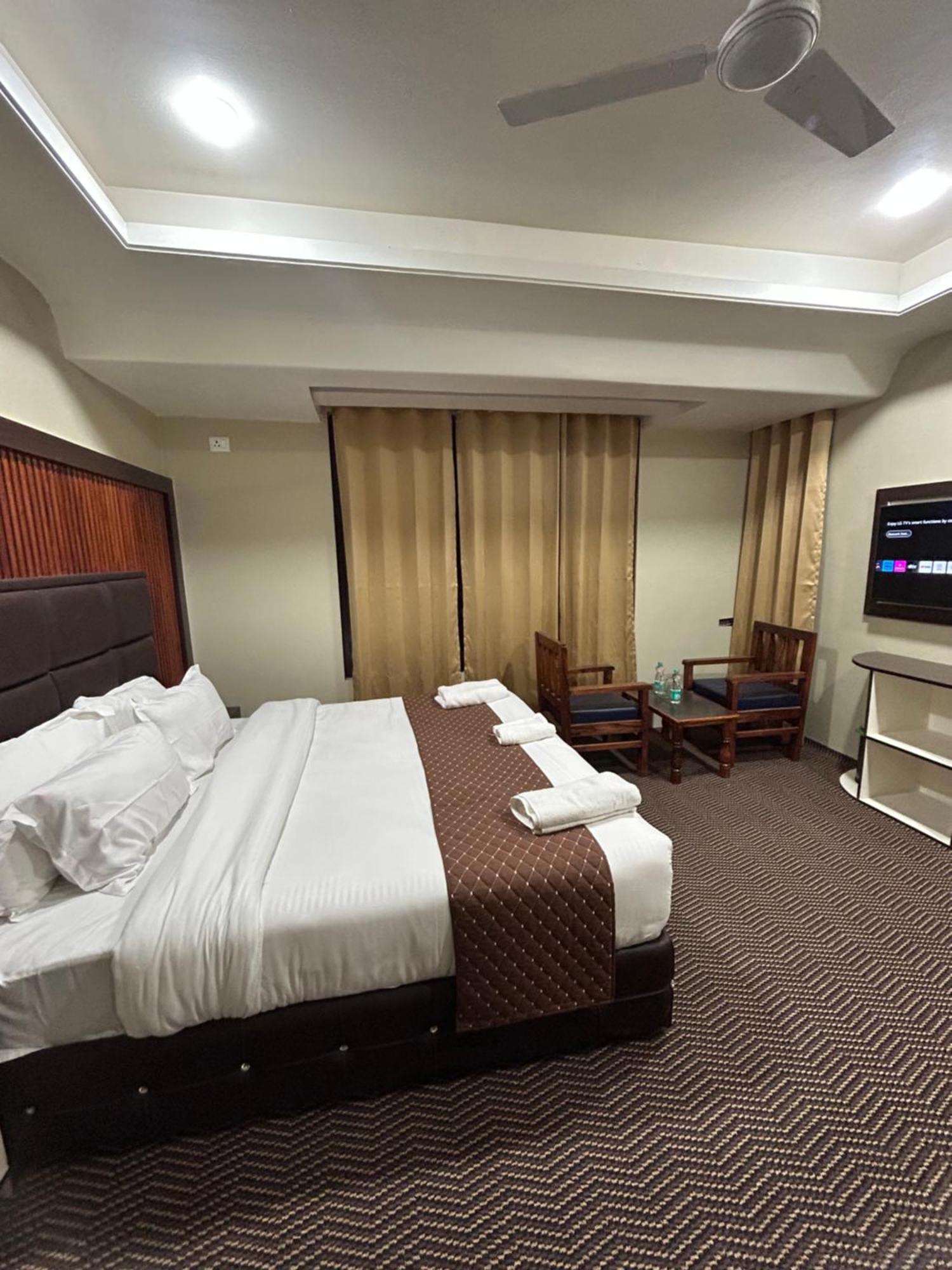 Отель Fair Mount, Airport Road, Humhama Srinagar Экстерьер фото