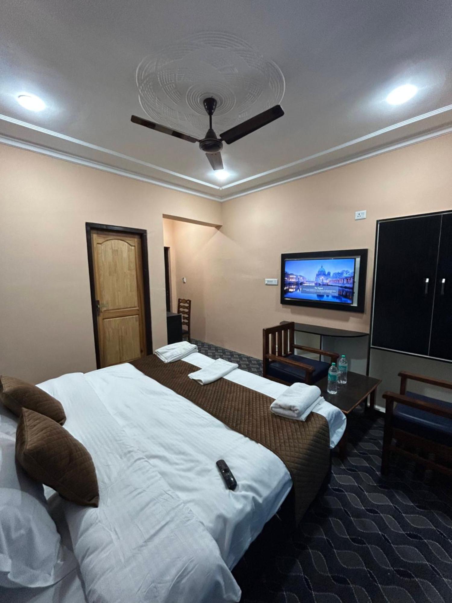 Отель Fair Mount, Airport Road, Humhama Srinagar Номер фото